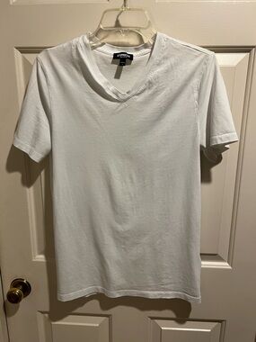 Express Men’s White V-Neck Tee